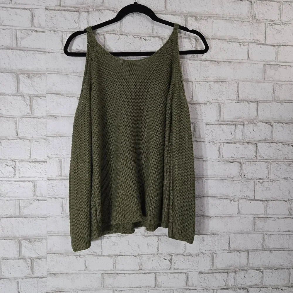 Quinn‎ brand open shoulder sweater